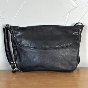 DESA Supreme Black Genuine Leather Croissant Sling Crescent Crossbody Bag GUC